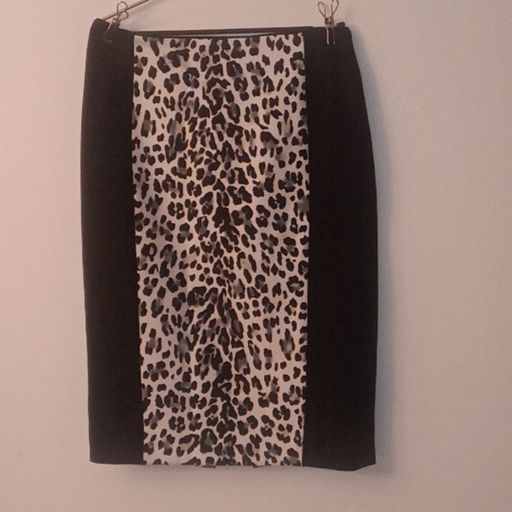 White House Black Market Black and White Leopard Print Skirt Size 2